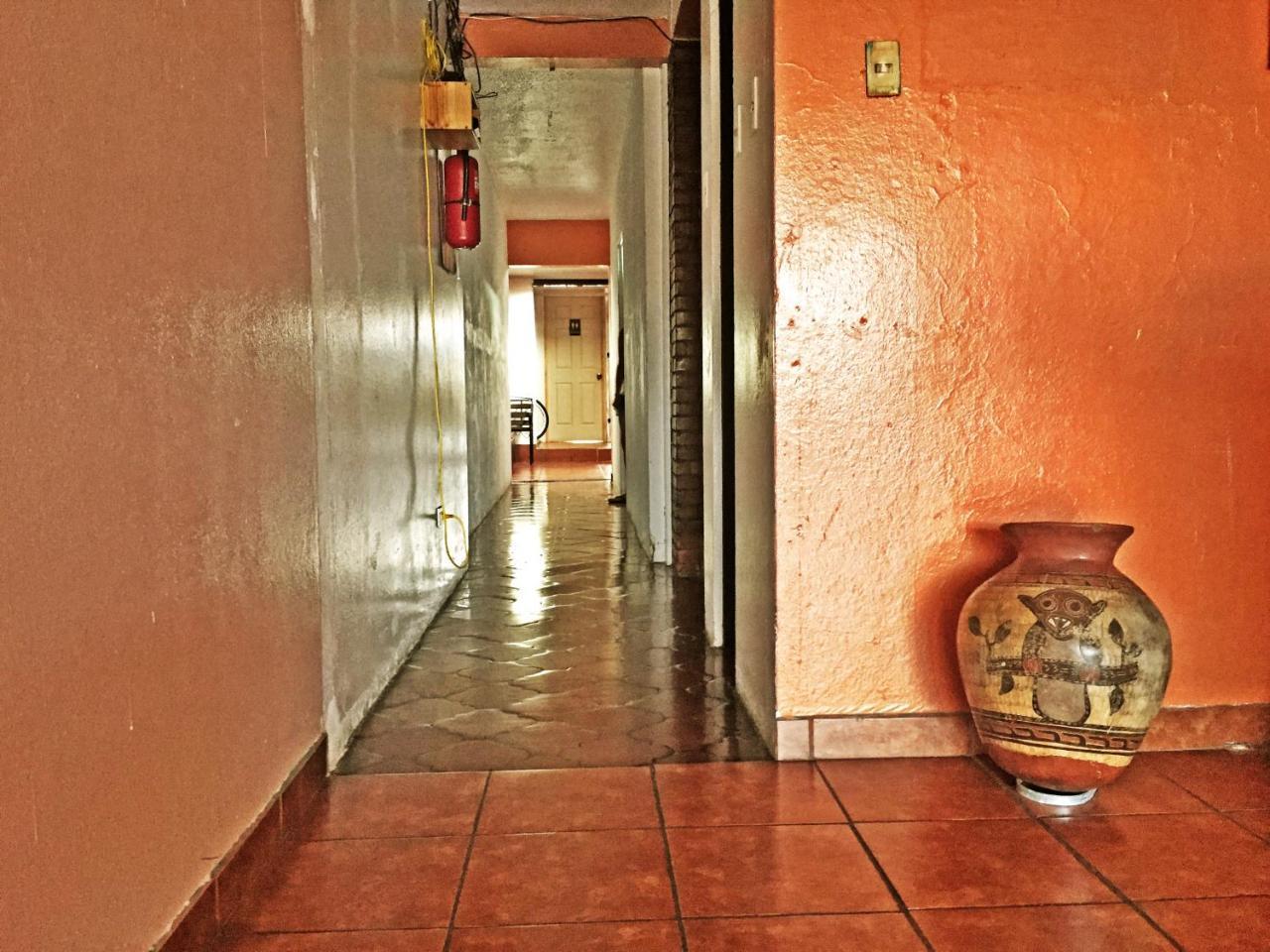 Hostel Trotamundos Алахуэла Экстерьер фото